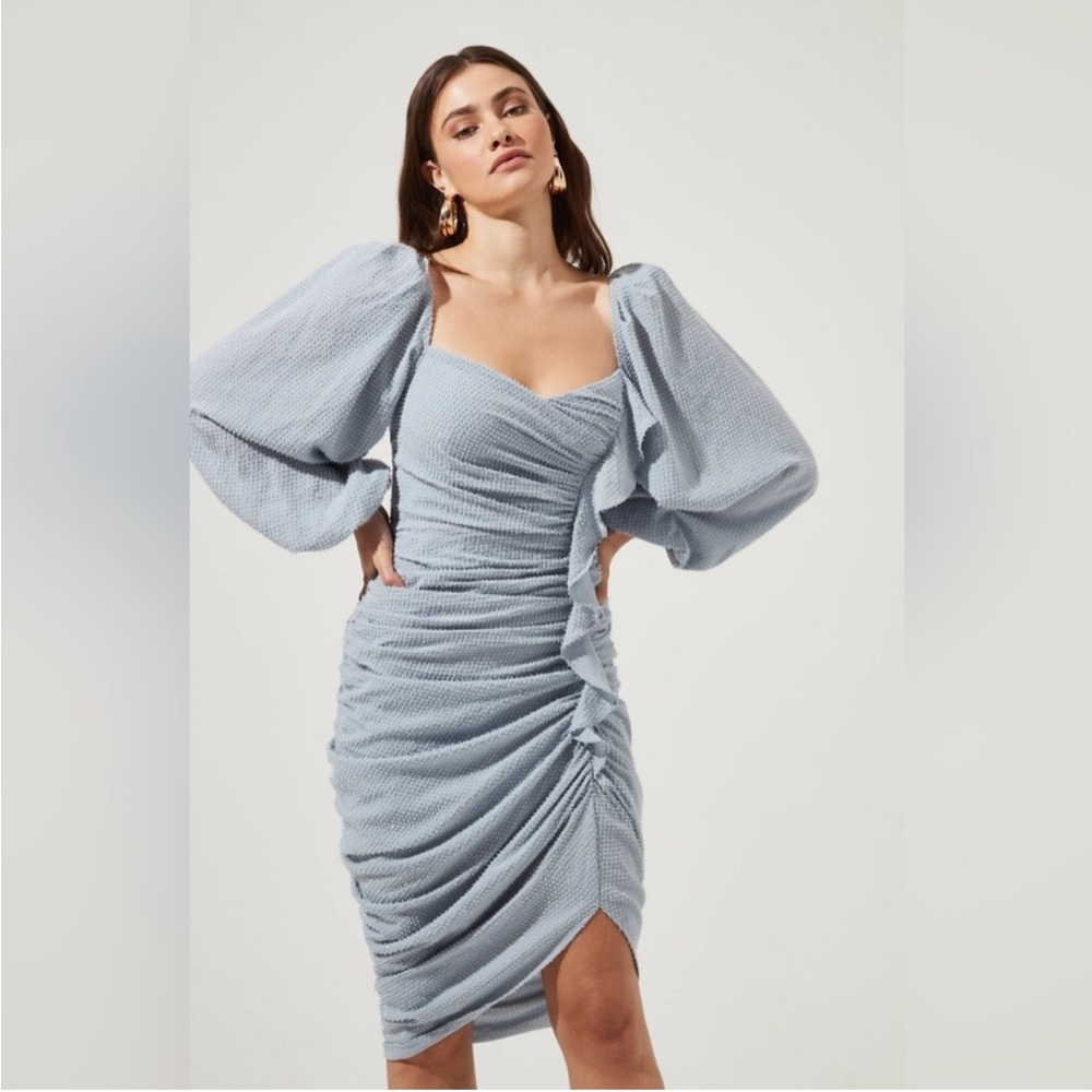 ASTR THE LABEL. Athens ruched puff sleeve shimmer midi dress in light blue!